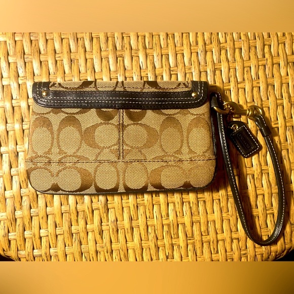 🆓 SHIPPING! Coach Legacy Signature Canvas Black Leather Trim Flap Wristlet. - Picture 2 of 6